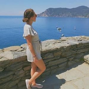 Meet your Posher, Olivia